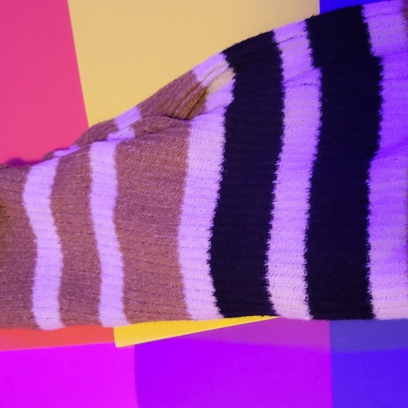 Stripe themed sweater - Picture 3 of 3